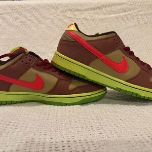 Super Rare Size 9 - Nike Dunk Premium SB Low Toxic Sea Robin (999)